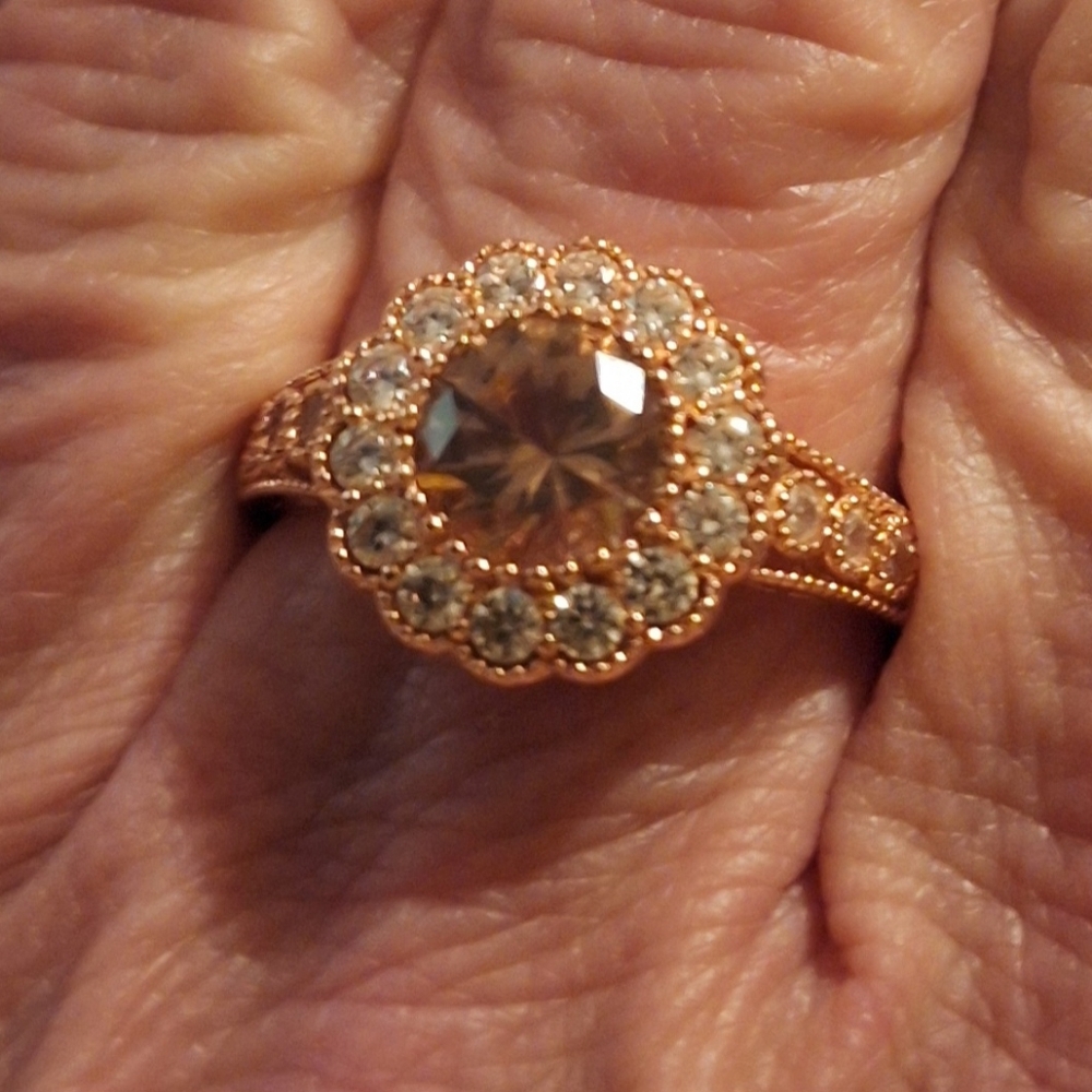 Rose Gold beautiful ring - Picture 3 of 3